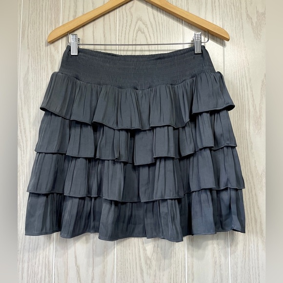 By Together Silky Ruffled Mini Skirt in charcoal gray Size Large - Picture 1 of 3